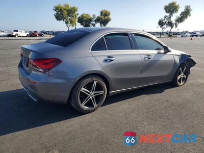Trzecie zdjęcie samochodu z tyłu: 2019 MERCEDES-BENZ A 220 VIN:WDD3G4EB1KW029359 - miniatura