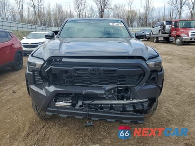 Piąte zdjęcie samochodu w środku: 2024 TOYOTA TACOMA TRD OFF-ROAD VIN:3TMLB5JN2RM011428 - miniatura