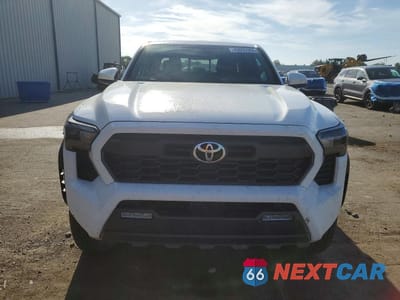 Piąte zdjęcie samochodu w środku: 2024 TOYOTA TACOMA TRD OFF-ROAD VIN:3TYLB5JN6RT030942 - miniatura
