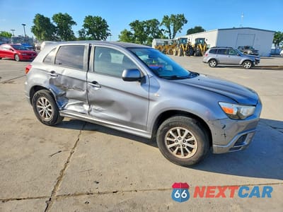 Czwarte zdjęcie samochodu z boku: 2011 MITSUBISHI OUTLANDER SPORT ES VIN:JA4AP3AU3BZ010338 - miniatura