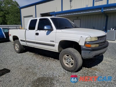Czwarte zdjęcie samochodu z boku: 1999 CHEVROLET SILVERADO K1500 VIN:2GCEK19T4X1221084 - miniatura