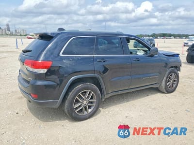 Trzecie zdjęcie samochodu z tyłu: 2018 JEEP GRAND CHEROKEE LAREDO VIN:1C4RJEAG2JC455414 - miniatura
