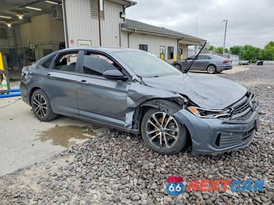 Czwarte zdjęcie samochodu z boku: 2024 VOLKSWAGEN JETTA SPORT VIN:3VWBM7BU7RM025541 - miniatura