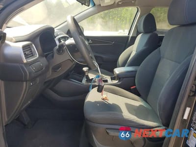 Zdjęcie 7 z 14 samochodu: 2019 KIA SORENTO L VIN:5XYPG4A30KG584343 - miniatura