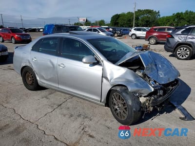 Czwarte zdjęcie samochodu z boku: 2005 VOLKSWAGEN NEW JETTA 2.5L OPTION PACKAGE 1 VIN:3VWSF71K55M606931 - miniatura