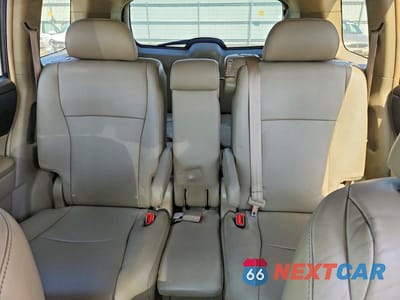 Zdjęcie 10 z 13 samochodu: 2010 TOYOTA HIGHLANDER LIMITED VIN:5TDDK3EH4AS012761 - miniatura