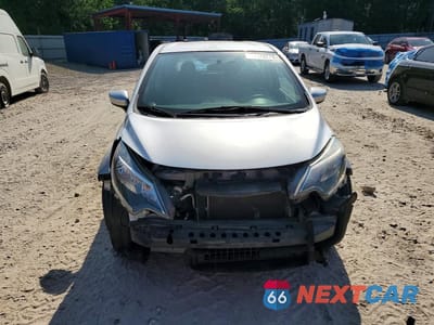 Piąte zdjęcie samochodu w środku: 2017 NISSAN VERSA NOTE SV VIN:3N1CE2CP7HL352433 - miniatura