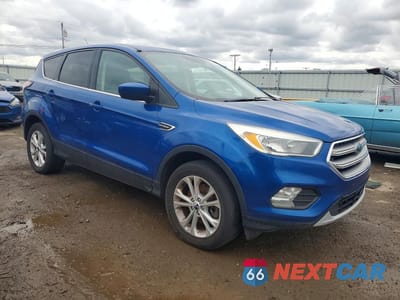 Czwarte zdjęcie samochodu z boku: 2017 FORD ESCAPE SE VIN:1FMCU9GD0HUD94419 - miniatura