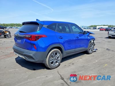 Trzecie zdjęcie samochodu z tyłu: 2021 KIA SELTOS LX VIN:KNDEPCAA4M7138440 - miniatura