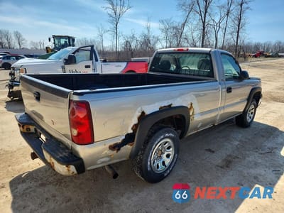 Trzecie zdjęcie samochodu z tyłu: 2003 CHEVROLET SILVERADO K1500 VIN:1GCEK14V33Z240378 - miniatura