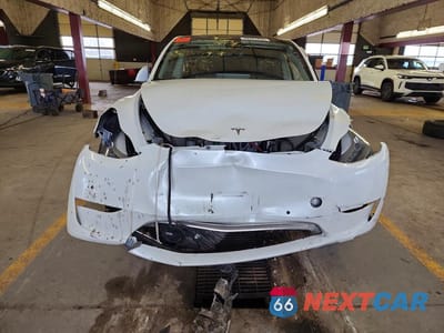 Piąte zdjęcie samochodu w środku: 2020 TESLA MODEL Y VIN:5YJYGDEE3LF017097 - miniatura