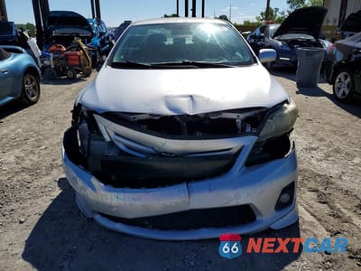 Piąte zdjęcie samochodu w środku: 2013 TOYOTA COROLLA S VIN:2T1BU4EE5DC993631 - miniatura