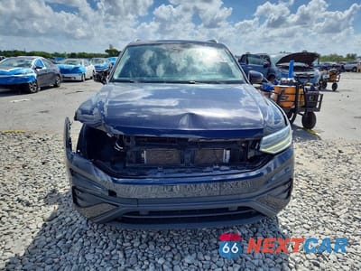 Piąte zdjęcie samochodu w środku: 2022 VOLKSWAGEN TIGUAN SE VIN:3VV3B7AX8NM163805 - miniatura