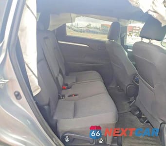 Zdjęcie 11 z 13 samochodu: 2016 TOYOTA HIGHLANDER LE VIN:5TDBKRFH9GS297345 - miniatura