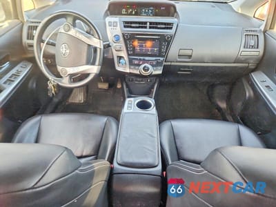 Zdjęcie 8 z 12 samochodu: 2015 TOYOTA PRIUS V FIVE VIN:JTDZN3EU1FJ034439 - miniatura