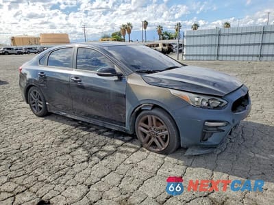Czwarte zdjęcie samochodu z boku: 2020 KIA FORTE GT LINE VIN:3KPF34AD2LE255934 - miniatura