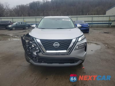 Piąte zdjęcie samochodu w środku: 2022 NISSAN ROGUE SV VIN:5N1BT3BB5NC674419 - miniatura
