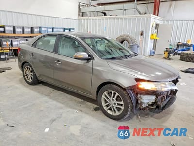 Czwarte zdjęcie samochodu z boku: 2011 KIA FORTE EX VIN:KNAFU4A25B5374452 - miniatura