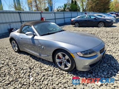 Czwarte zdjęcie samochodu z boku: 2006 BMW Z4 3.0 VIN:4USBU33596LW58360 - miniatura