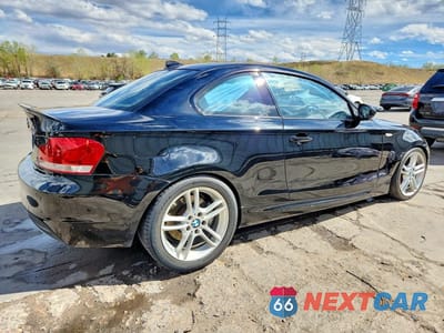 Trzecie zdjęcie samochodu z tyłu: 2013 BMW 135 I VIN:WBAUC9C51DVM13572 - miniatura