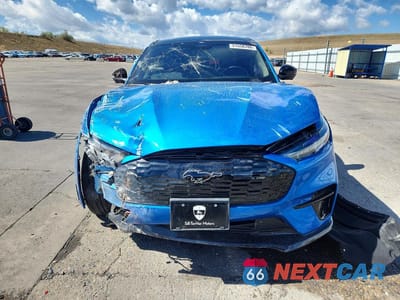 Piąte zdjęcie samochodu w środku: 2025 FORD MUSTANG MACH-E GT VIN:3FMTK4SX7SMA09010 - miniatura