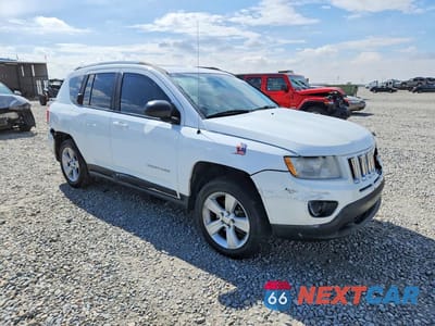 Czwarte zdjęcie samochodu z boku: 2012 JEEP COMPASS LATITUDE VIN:1C4NJCEB2CD634339 - miniatura