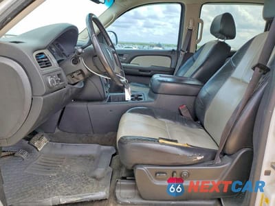 Zdjęcie 7 z 13 samochodu: 2008 CHEVROLET SUBURBAN C1500 LS VIN:3GNFC16J88G165302 - miniatura