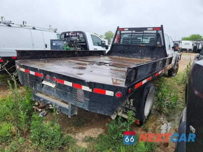 Trzecie zdjęcie samochodu z tyłu: 2015 FORD F450 SUPER DUTY FLATBED TRUCK VIN:1FD0W4HTXFEA47192 - miniatura