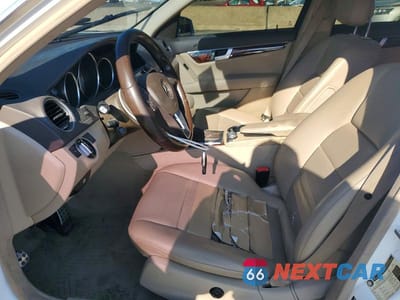 Zdjęcie 7 z 13 samochodu: 2013 MERCEDES-BENZ C 300 4MATIC VIN:WDDGF8AB5DR243239 - miniatura