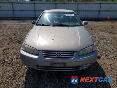 Piąte zdjęcie samochodu w środku: 1998 TOYOTA CAMRY LE VIN:4T1BG28K7WU270698 - miniatura