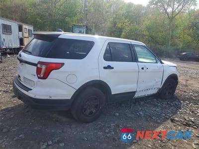 Trzecie zdjęcie samochodu z tyłu: 2018 FORD EXPLORER POLICE INTERCEPTOR VIN:1FM5K8AR8JGC75003 - miniatura
