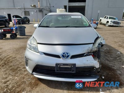 Piąte zdjęcie samochodu w środku: 2014 TOYOTA PRIUS THREE VIN:JTDKN3DU4E1745053 - miniatura