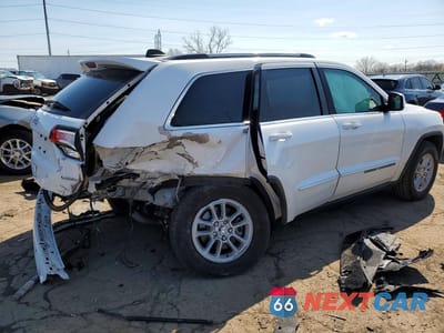 Trzecie zdjęcie samochodu z tyłu: 2020 JEEP GRAND CHEROKEE LAREDO VIN:1C4RJFAG8LC417212 - miniatura