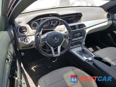 Zdjęcie 8 z 13 samochodu: 2012 MERCEDES-BENZ C 250 VIN:WDDGJ4HB3CF746345 - miniatura