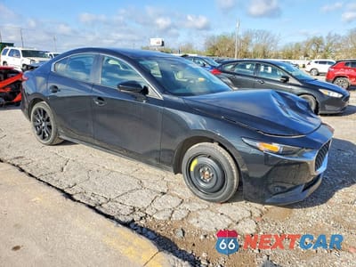 Czwarte zdjęcie samochodu z boku: 2024 MAZDA 3 SELECT SPORT VIN:3MZBPABMXRM418549 - miniatura