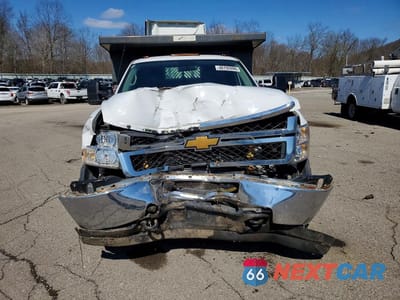 Piąte zdjęcie samochodu w środku: 2012 CHEVROLET SILVERADO DUMP TRUCK VIN:1GB3KZCL2CF118428 - miniatura