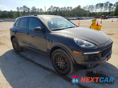 Czwarte zdjęcie samochodu z boku: 2017 PORSCHE CAYENNE VIN:WP1AA2A2XHKA87465 - miniatura