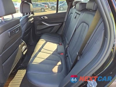 Zdjęcie 6 z 14 samochodu: 2021 BMW X5 M50I VIN:5UXJU4C01M9F71043 - miniatura