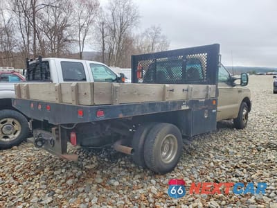 Trzecie zdjęcie samochodu z tyłu: 2001 FORD F350 SUPER DUTY FLATBED TRUCK VIN:1FDWF36F61EC22922 - miniatura