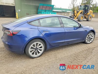 Trzecie zdjęcie samochodu z tyłu: 2022 TESLA MODEL 3 VIN:5YJ3E1EA7NF371610 - miniatura