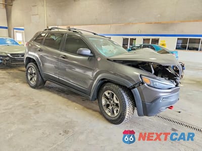 Czwarte zdjęcie samochodu z boku: 2019 JEEP CHEROKEE TRAILHAWK VIN:1C4PJMBX6KD328466 - miniatura