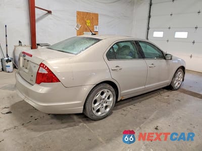 Trzecie zdjęcie samochodu z tyłu: 2010 FORD FUSION SE VIN:3FAHP0HG3AR311008 - miniatura