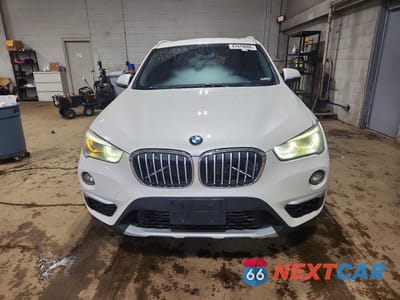 Piąte zdjęcie samochodu w środku: 2017 BMW X1 XDRIVE28I VIN:WBXHT3C35H5F68430 - miniatura