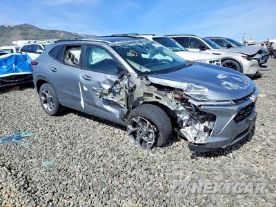 Czwarte zdjęcie samochodu z boku: 2025 CHEVROLET TRAX 1LT VIN:KL77LHEP3SC184231 - miniatura