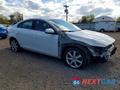 Czwarte zdjęcie samochodu z boku: 2016 VOLVO S60 PREMIER VIN:YV126MFKXG2414449 - miniatura