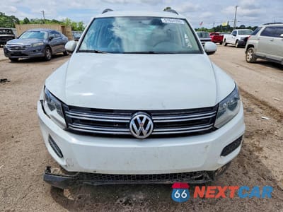 Piąte zdjęcie samochodu w środku: 2015 VOLKSWAGEN TIGUAN S VIN:WVGAV7AX4FW604176 - miniatura