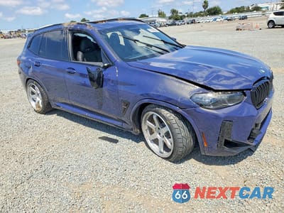 Czwarte zdjęcie samochodu z boku: 2024 BMW X3 M VIN:5YM13EC02R9V11262 - miniatura