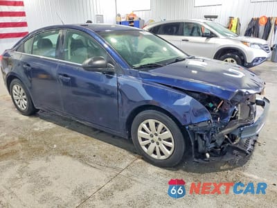 Czwarte zdjęcie samochodu z boku: 2011 CHEVROLET CRUZE LS VIN:1G1PC5SH4B7118299 - miniatura