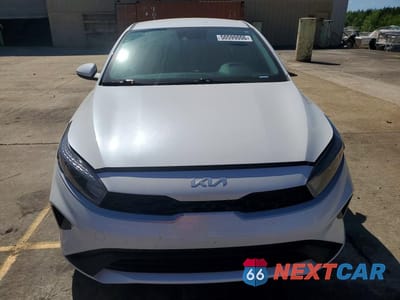 Piąte zdjęcie samochodu w środku: 2024 KIA FORTE LXS VIN:3KPF24AD8RE706151 - miniatura
