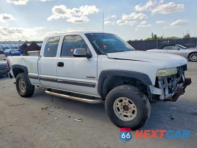 Czwarte zdjęcie samochodu z boku: 1999 CHEVROLET SILVERADO K2500 VIN:1GCGK29U7XE207069 - miniatura